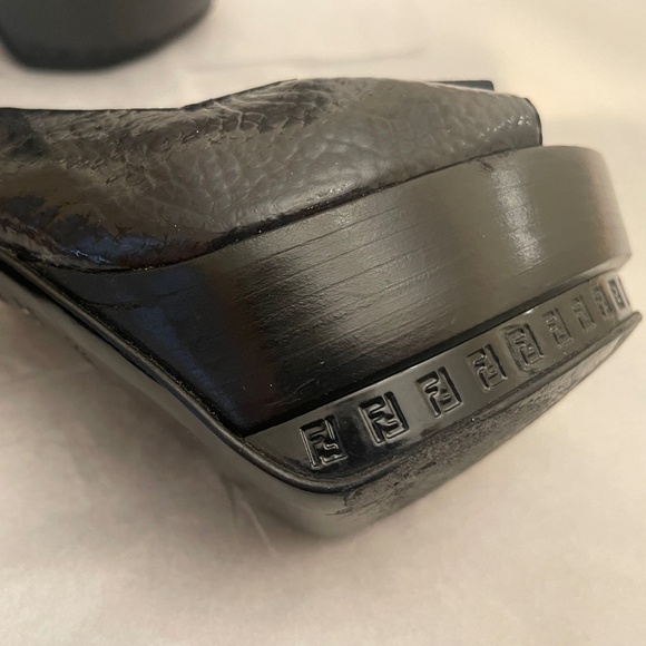 Fendi Logo Platform Peep-Toe Heels 38.5 Leather Bow Details Gold FF Buckle - Picture 6 of 16